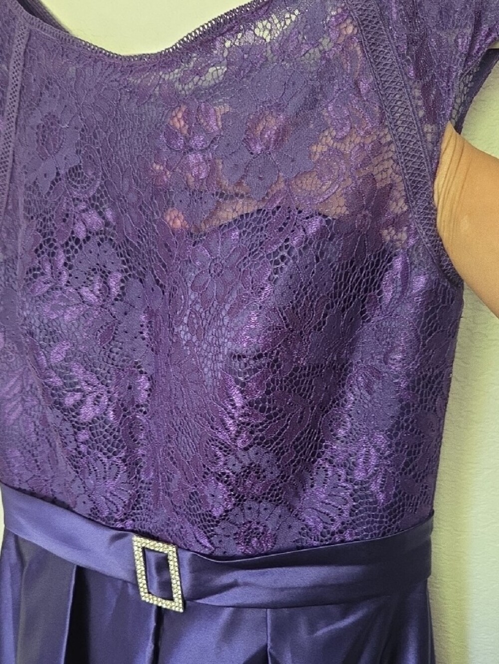 Elegant Purple Lace & Satin Evening Dress with Rhinestone Belt - Picture 5 of 8